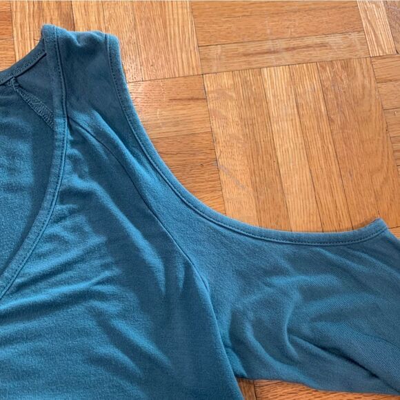 Dynamite Green Cold Shoulder Long Sleeve Top Size XS - Picture 4 of 7